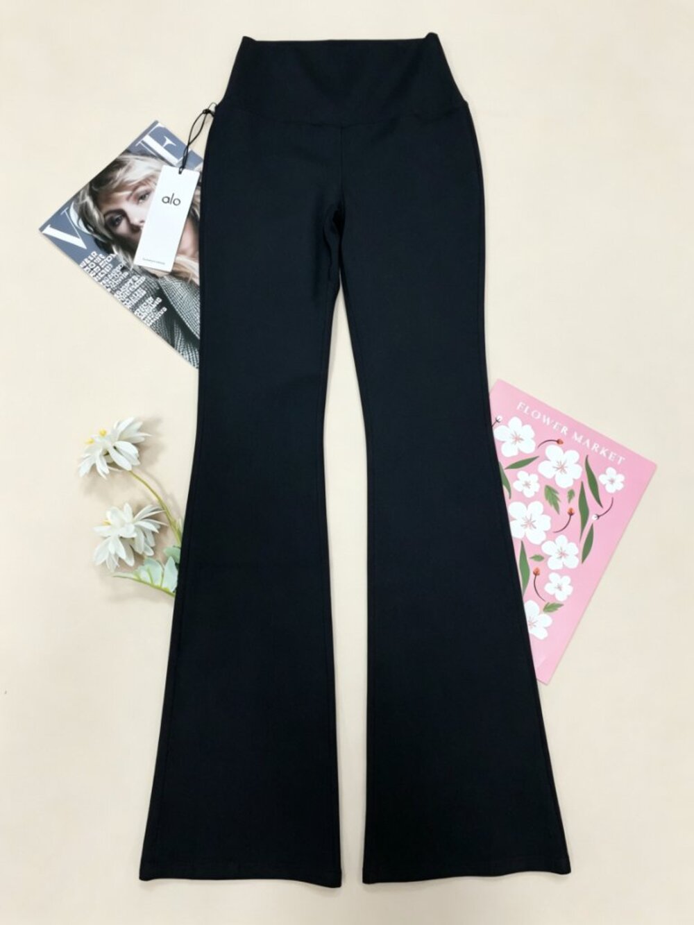 New With Tags🖤Alo Yoga Airbrush High-Waist Bootcut Legging🕶️Black (Regular) - Picture 3 of 14